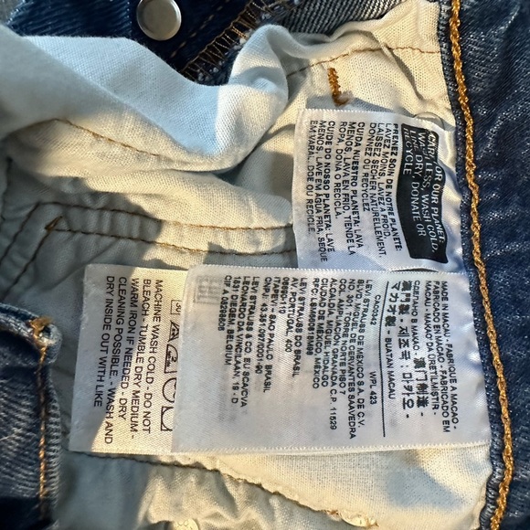 Women’s LEVI Denim Jean Shorts 26W - Picture 12 of 12